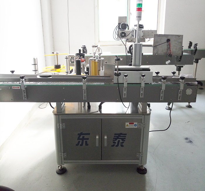 辣椒醬灌裝旋蓋一體機(jī)-全自動(dòng)貼標(biāo)機(jī)